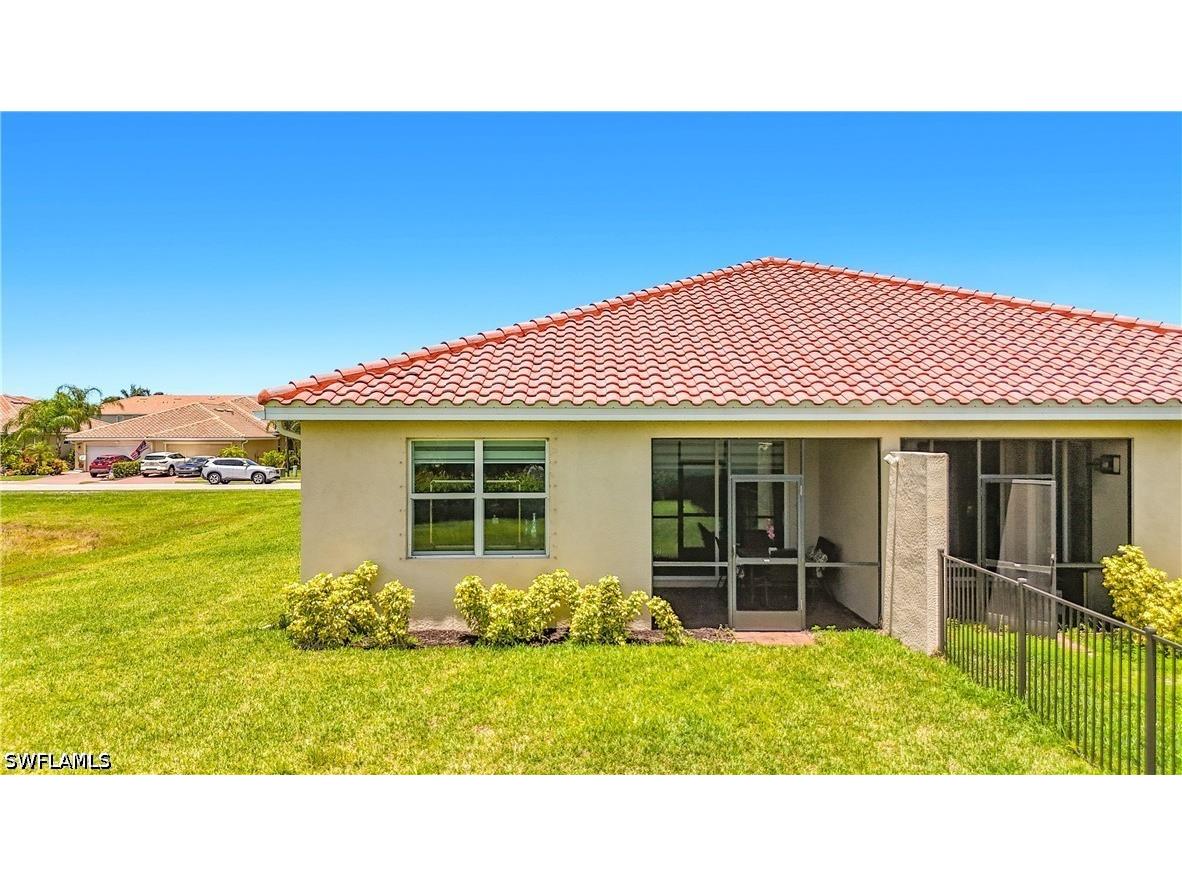 2558 Vine Avenue Naples FL 34120 226021688 image36