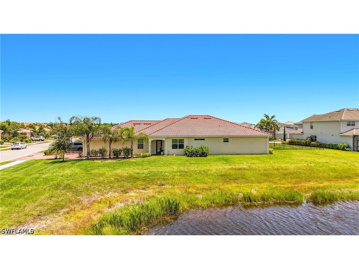 2558 Vine Avenue Naples FL 34120 226021688 image4
