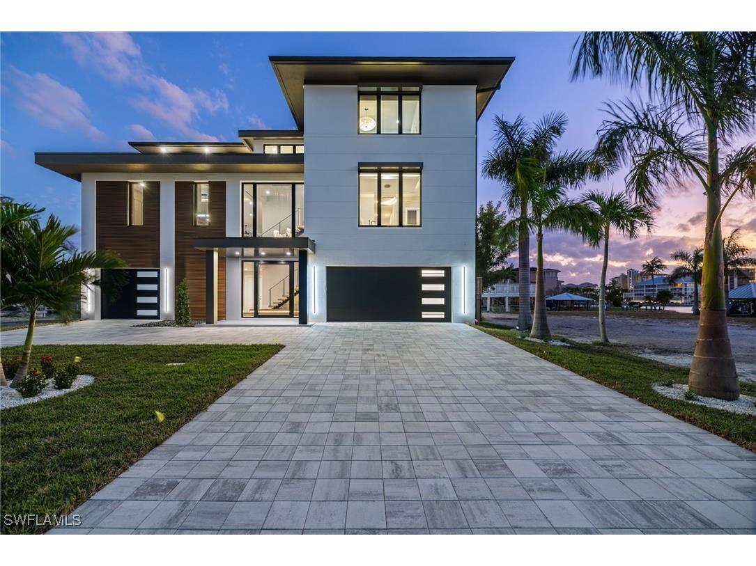 256 Trade Winds Avenue Naples FL 34108 225082558 image1