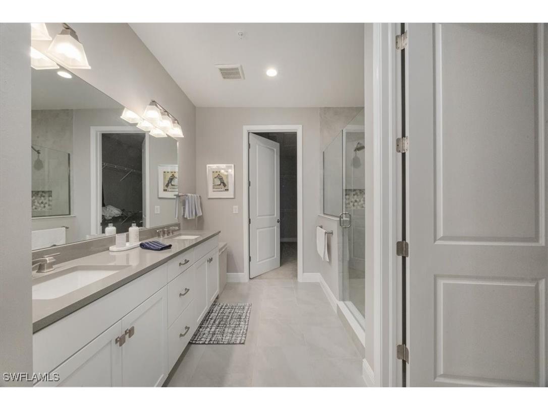 2560 Seychelles Drive #1005 Naples FL 34112 225079949 image17