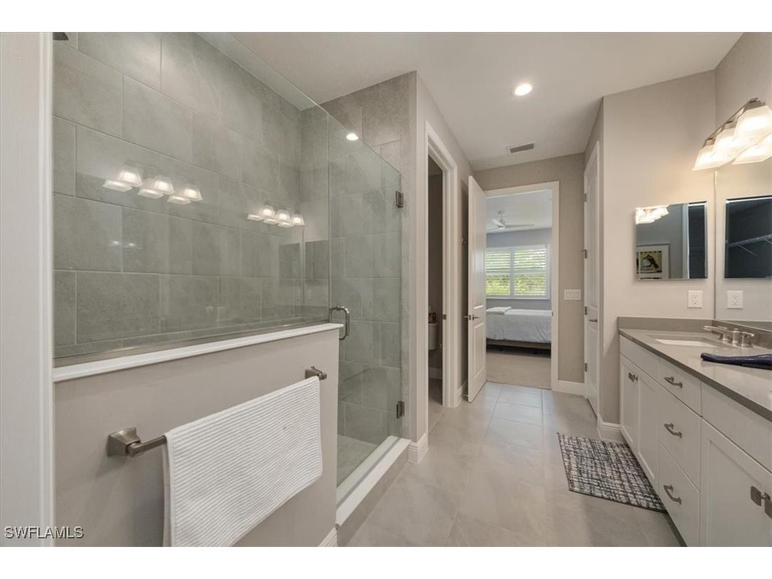 2560 Seychelles Drive #1005 Naples FL 34112 225079949 image18