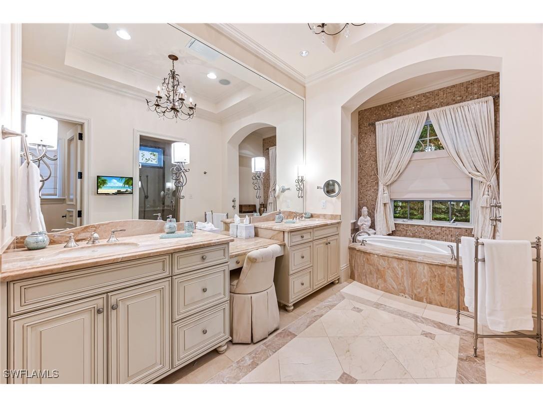 2560 W Half Moon Walk Naples FL 34102 224090608 image21