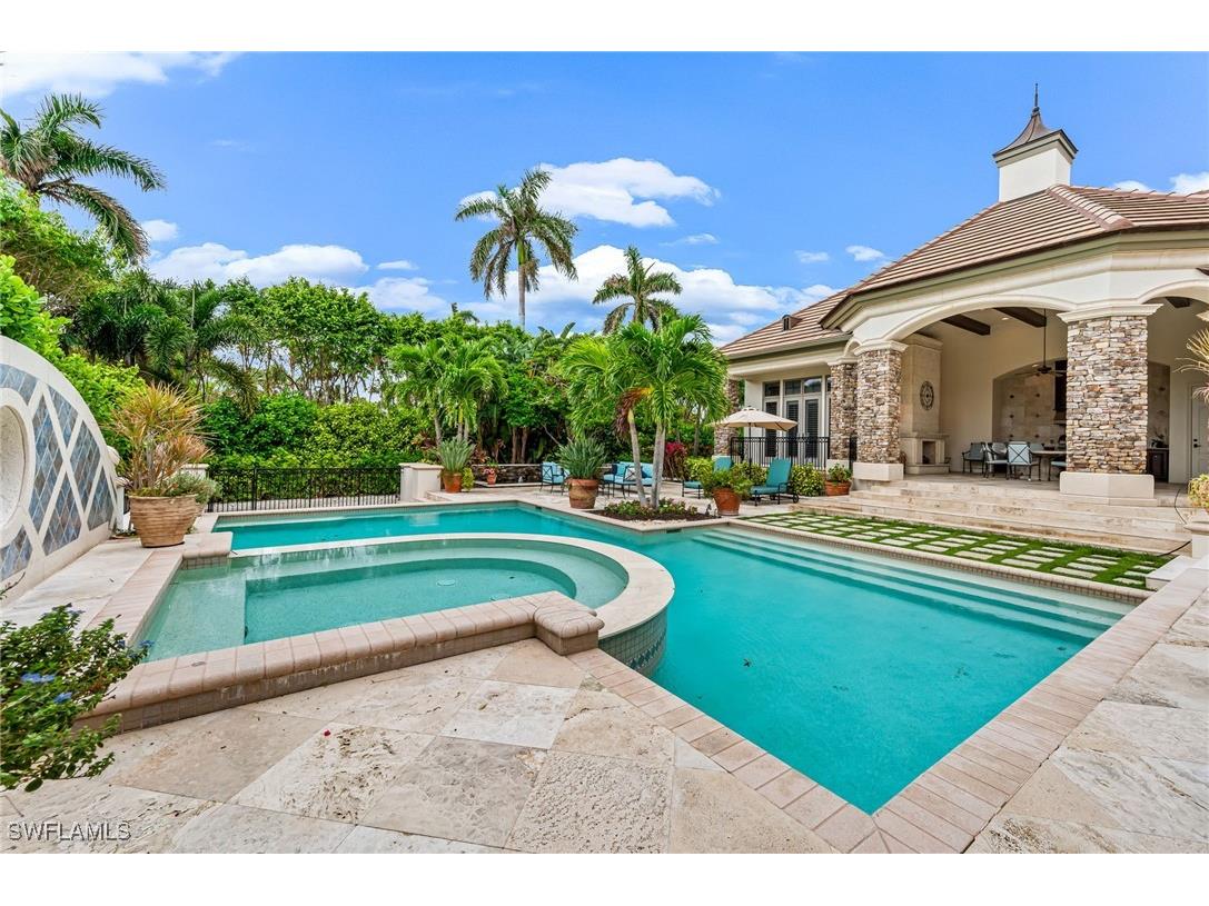 2560 W Half Moon Walk Naples FL 34102 224090608 image41