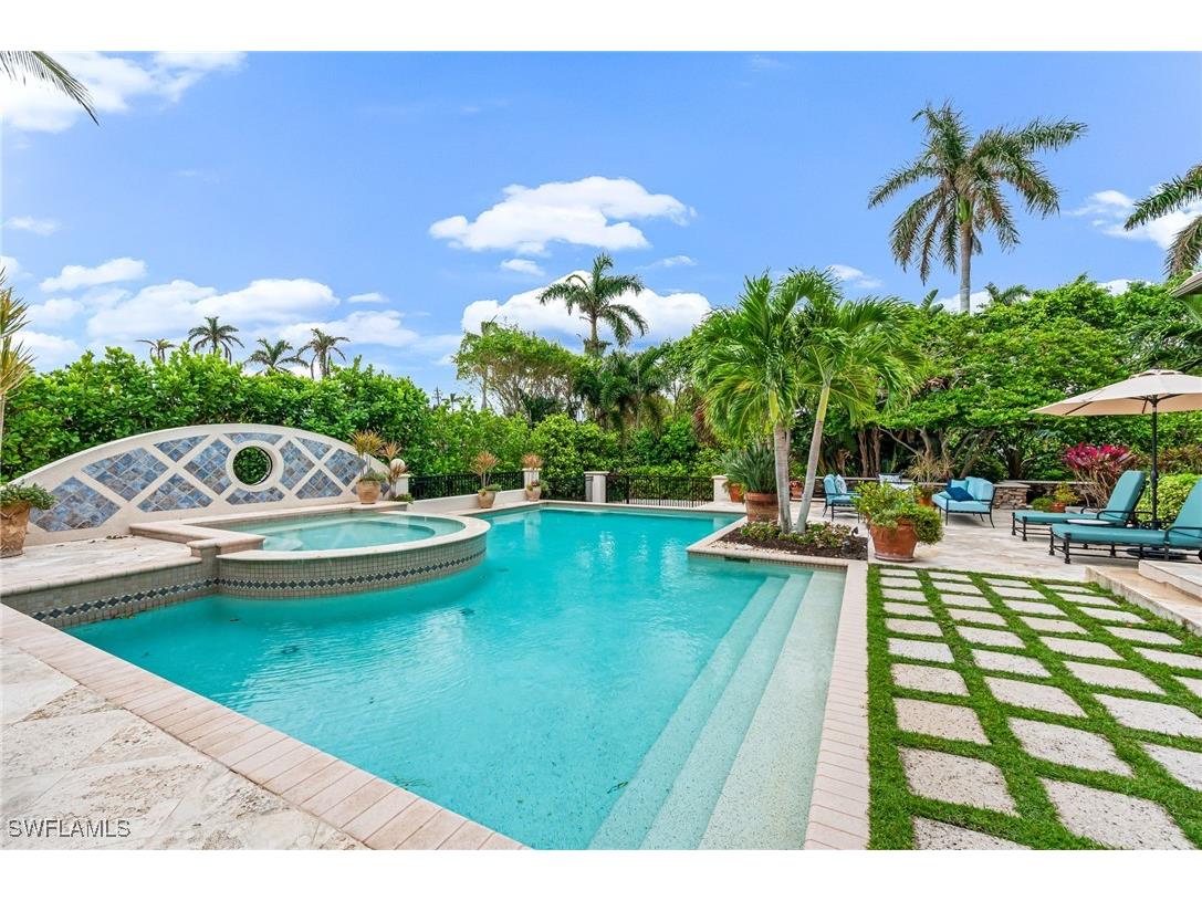 2560 W Half Moon Walk Naples FL 34102 224090608 image43