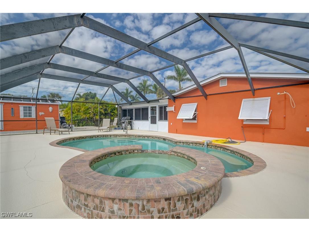 2561 Rose Avenue Saint James City FL 33956 224011932 image1