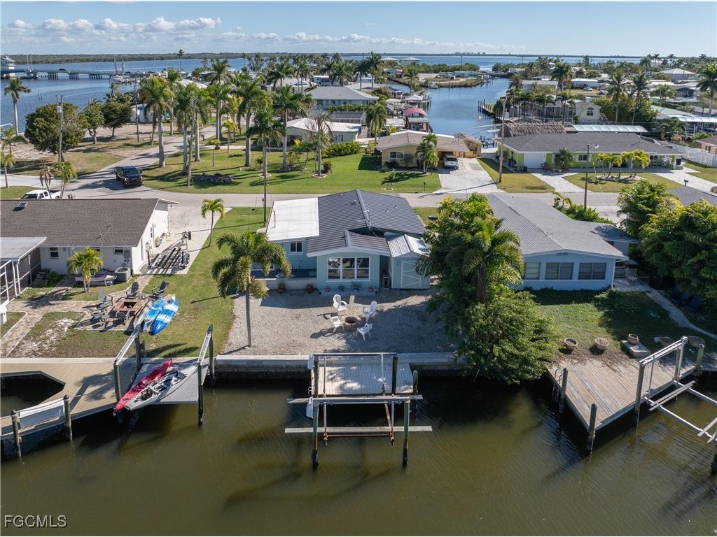 2562 Bayshore Drive Matlacha FL 33993 2026001675 image1