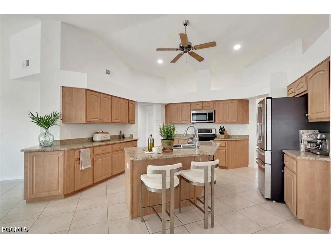 2562 SW 27th Place Cape Coral FL 33914 2026014865 image4