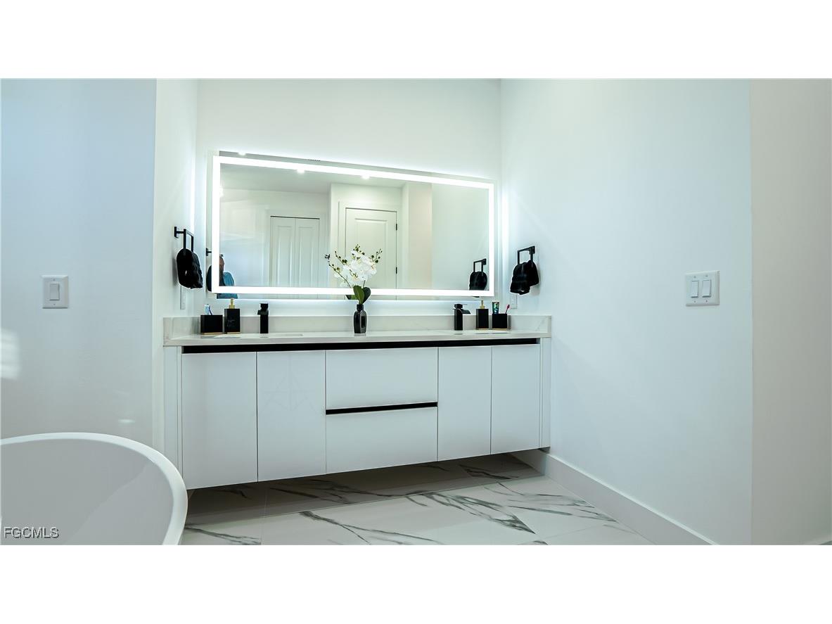 2565 28th Avenue SE Naples FL 34117 2025019655 image23