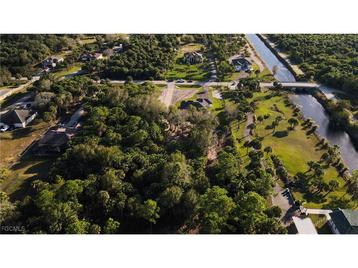 2565 28th Avenue SE Naples FL 34117 2025019655 image6