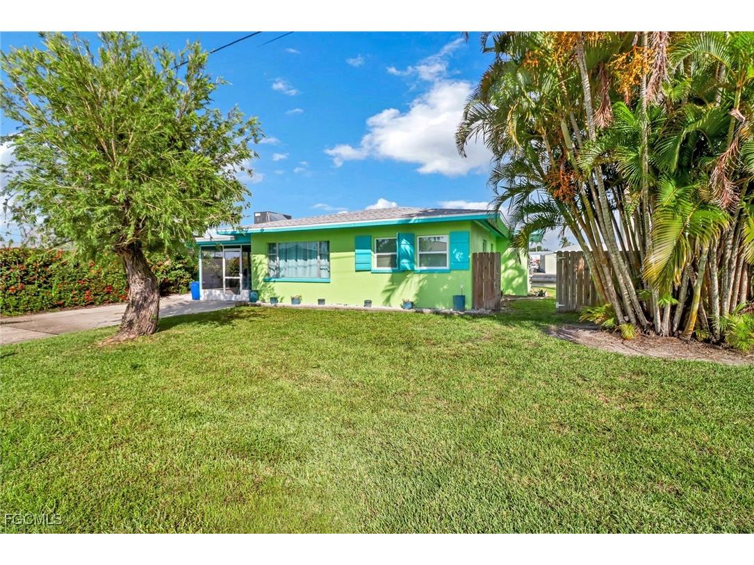 2567 Cay Cove Matlacha FL 33993 2025003733 image1