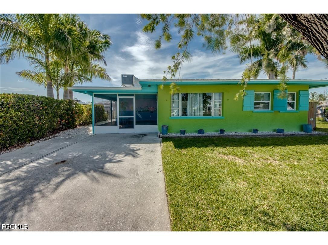2567 Cay Cove Matlacha FL 33993 2026025826 image1