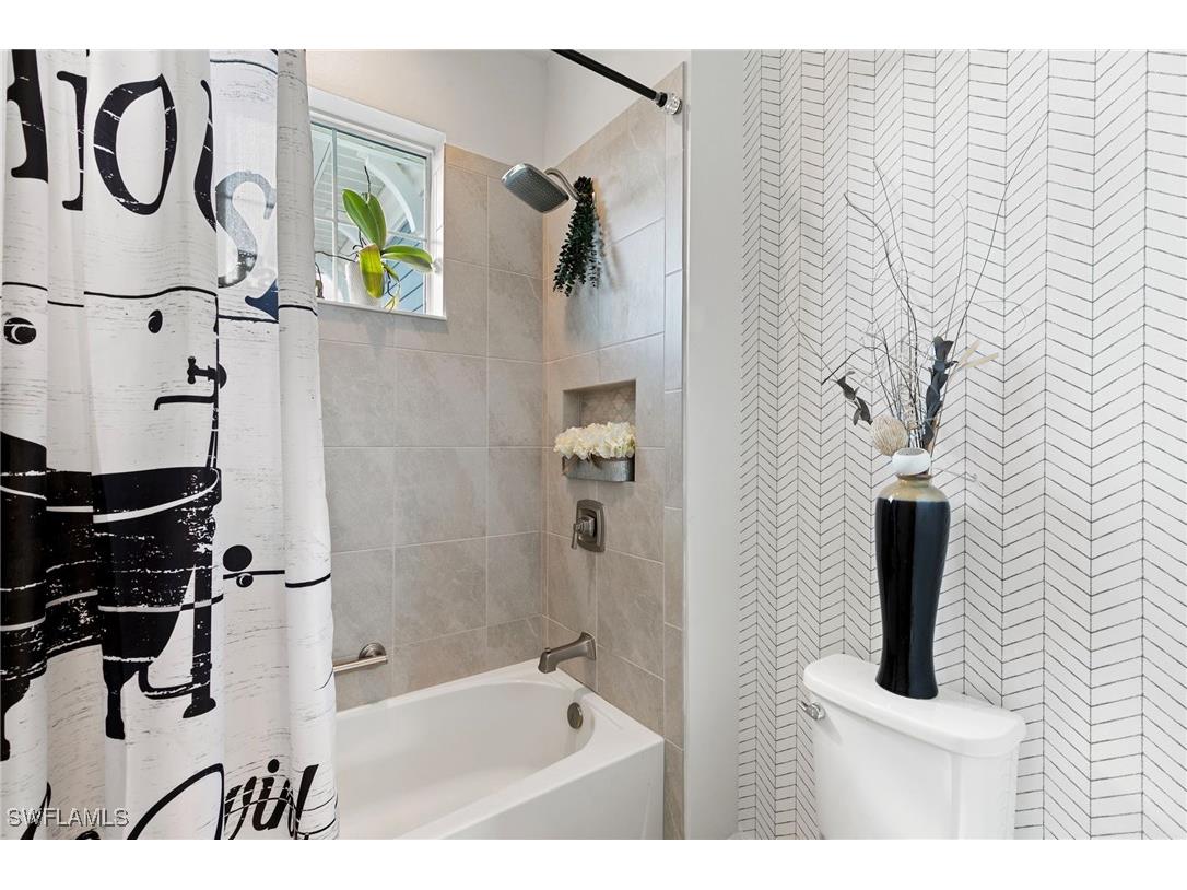 2567 Seychelles Dr #207 Naples FL 34112 225063277 image25