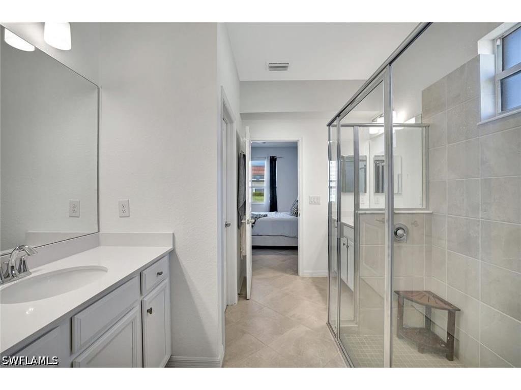 2567 Vine Avenue Naples FL 34120 226020411 image10