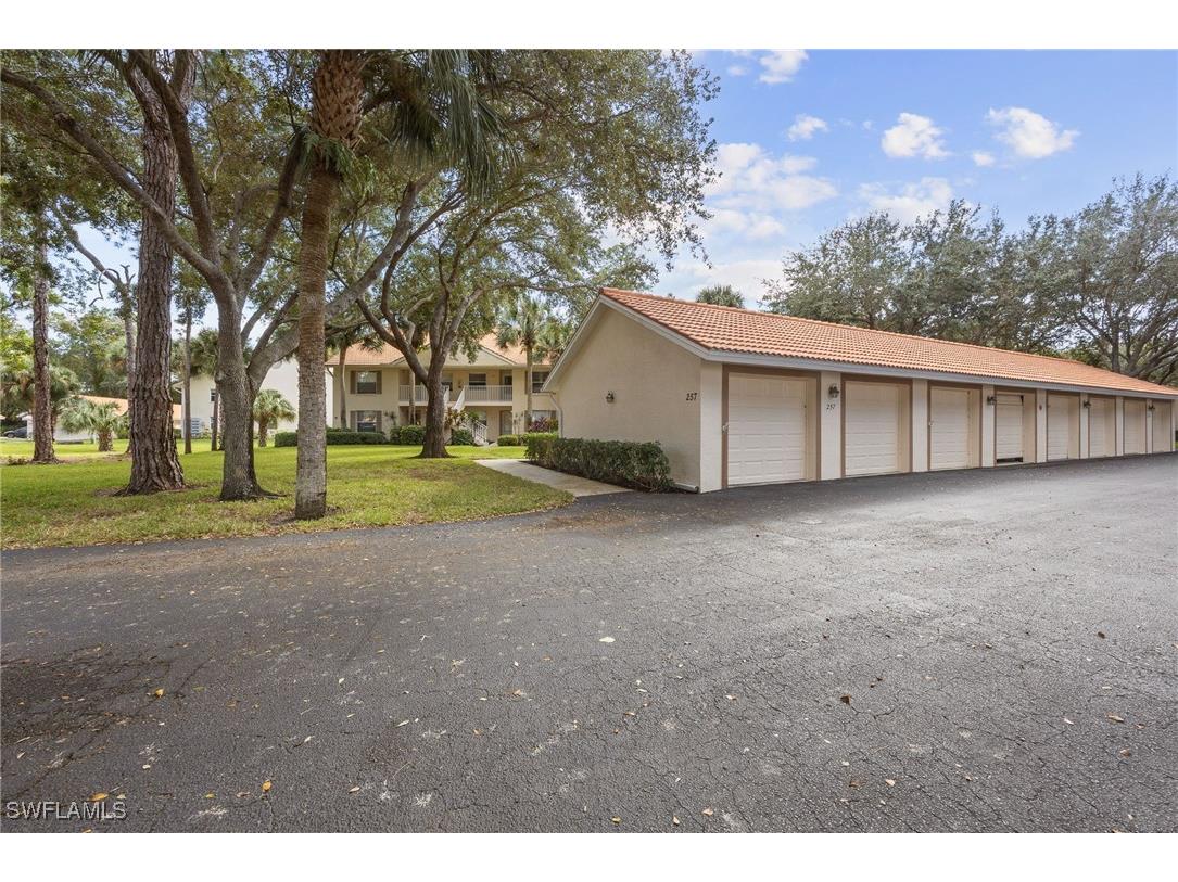 257 Robin Hood Circle #101 Naples FL 34104 225080315 image27