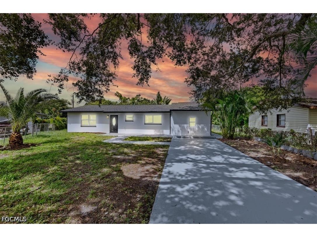2570 Charleston Park Drive #APT Alva FL 33920 2026025304 image1