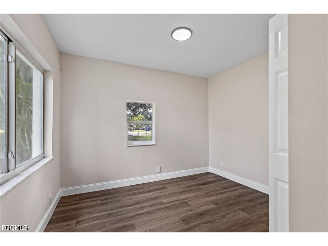 2570 Charleston Park Drive #APT Alva FL 33920 2026025304 image3
