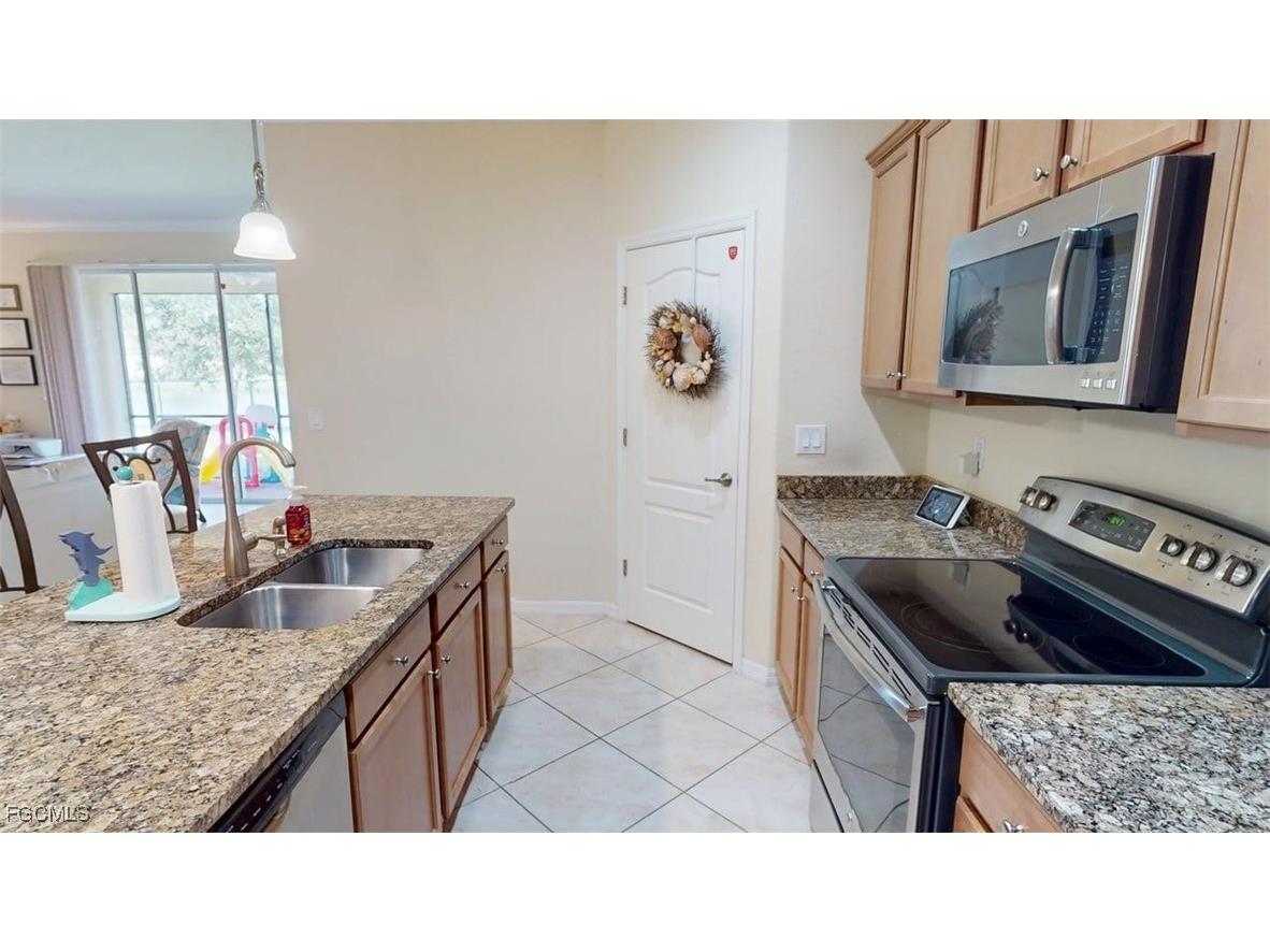 2571 Laurentina Lane Cape Coral FL 33909 2025014697 image11