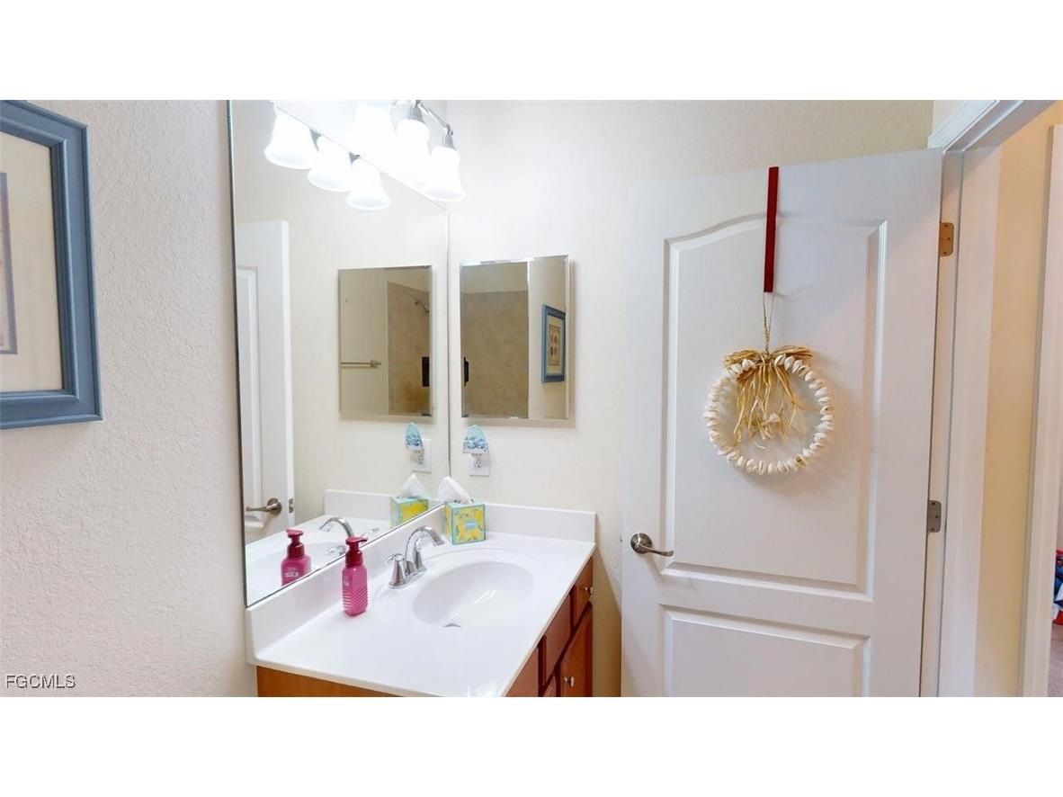 2571 Laurentina Lane Cape Coral FL 33909 2025014697 image15