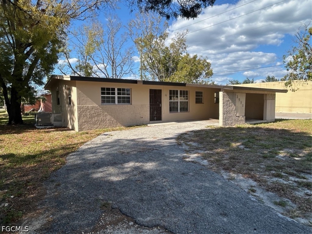 2571 Parkway Street Fort Myers FL 33901 2026020650 image1