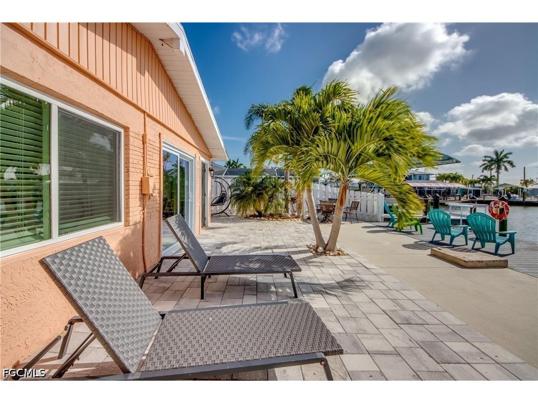 2589 Bayshore Drive Matlacha FL 33993 2026016796 image1
