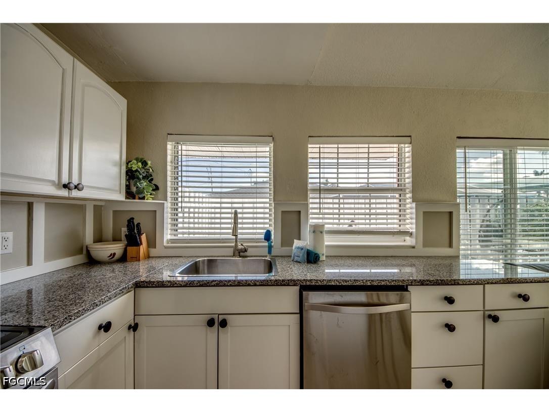 2589 Bayshore Drive Matlacha FL 33993 2026016796 image20