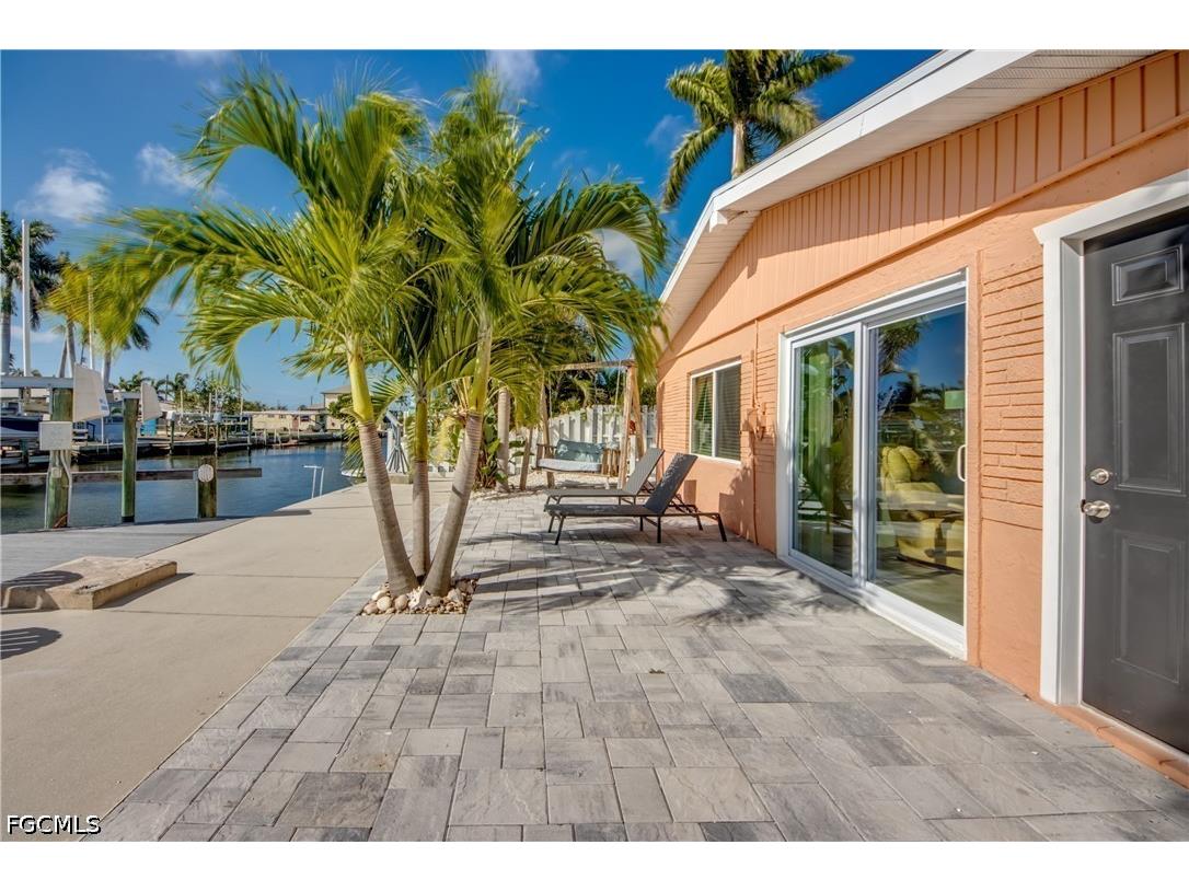2589 Bayshore Drive Matlacha FL 33993 2026016796 image3