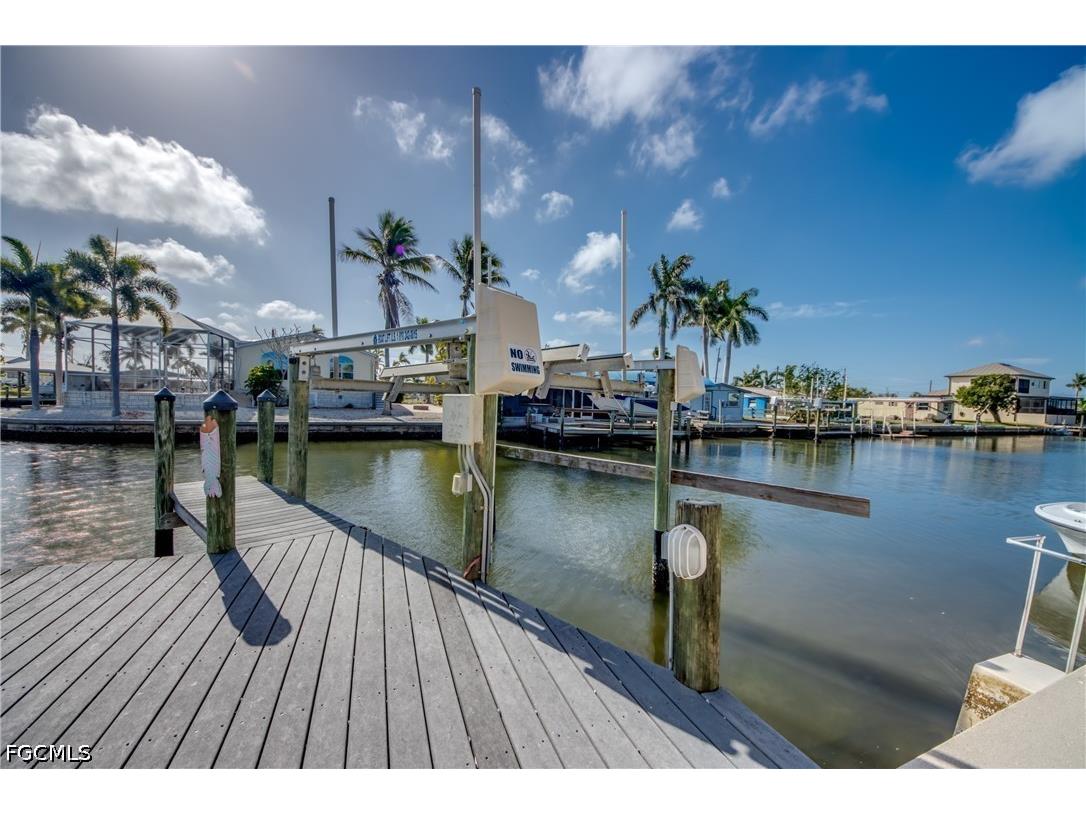 2589 Bayshore Drive Matlacha FL 33993 2026016796 image35