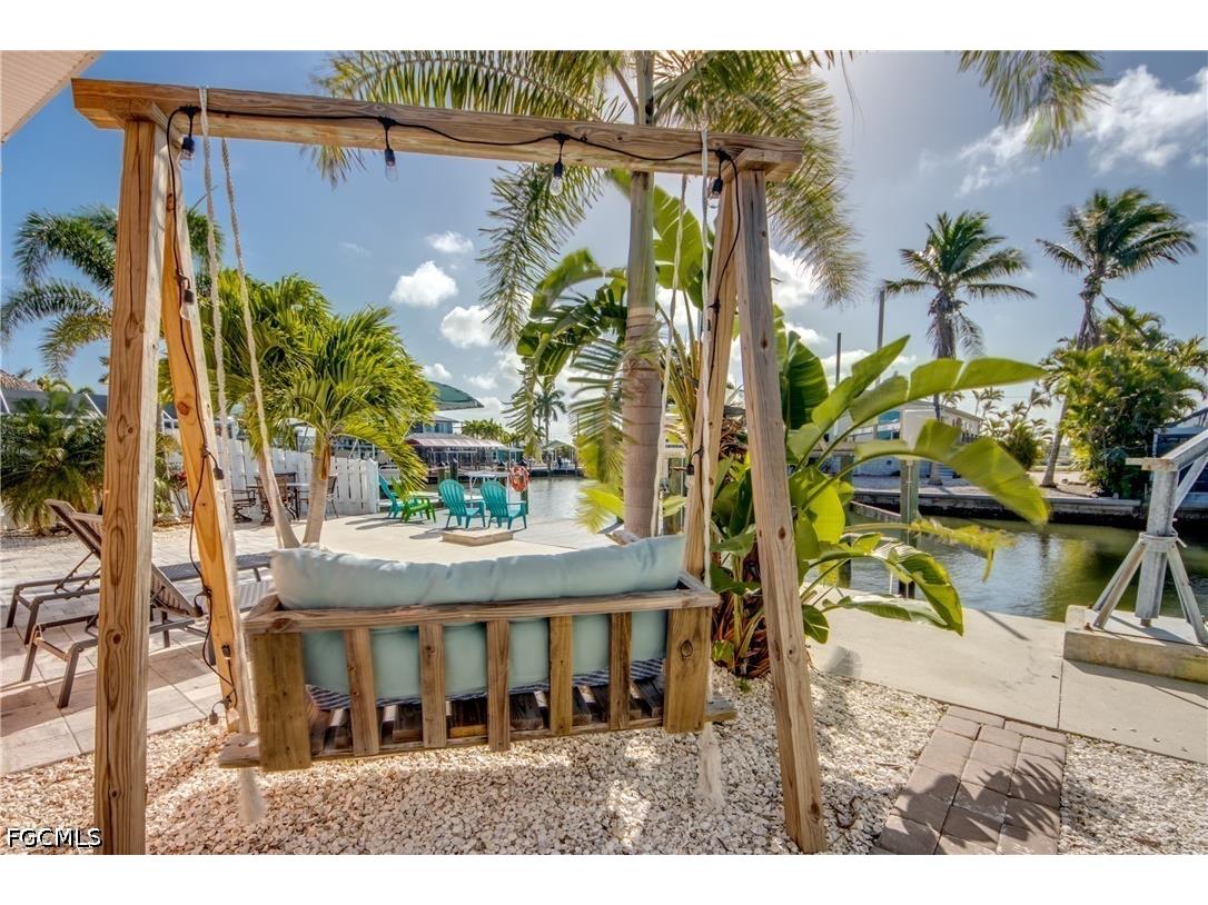 2589 Bayshore Drive Matlacha FL 33993 2026016796 image4