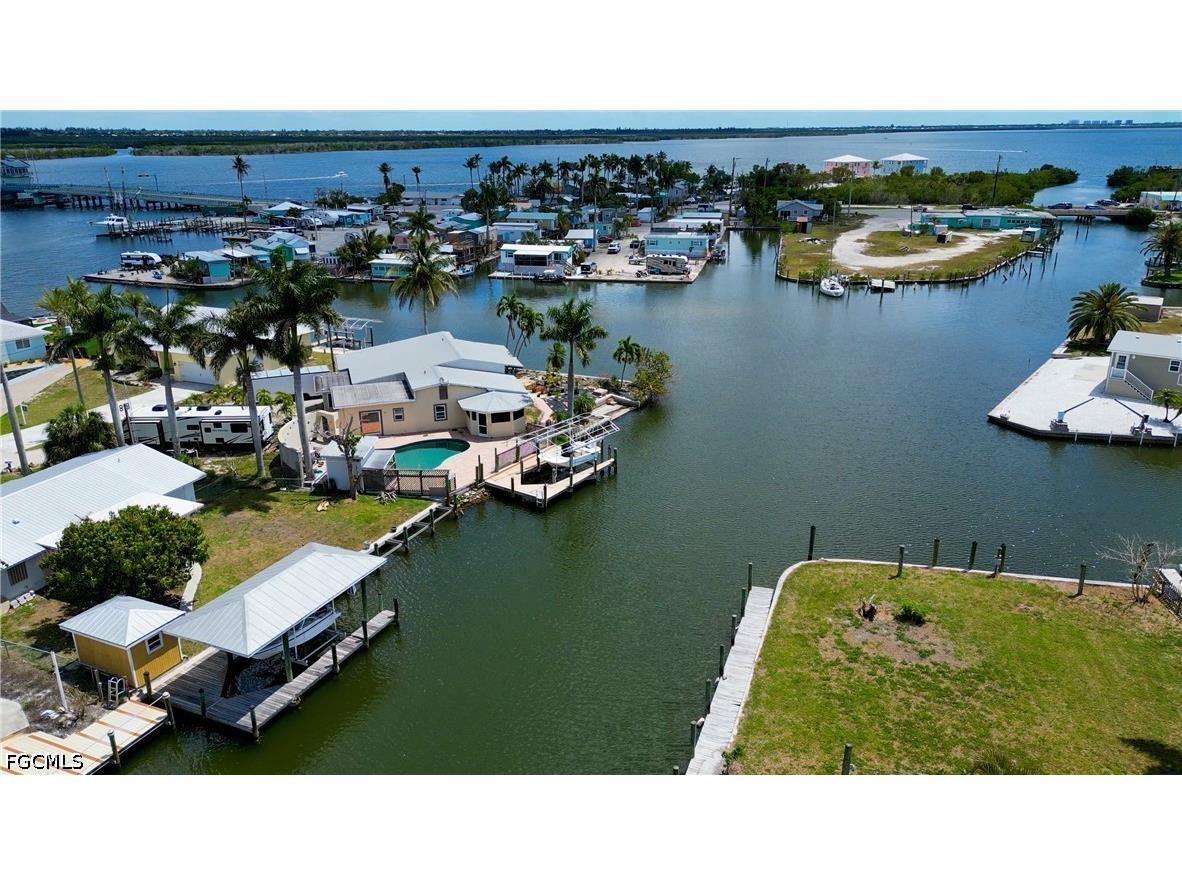 2589 Bayshore Drive Matlacha FL 33993 2026016796 image43