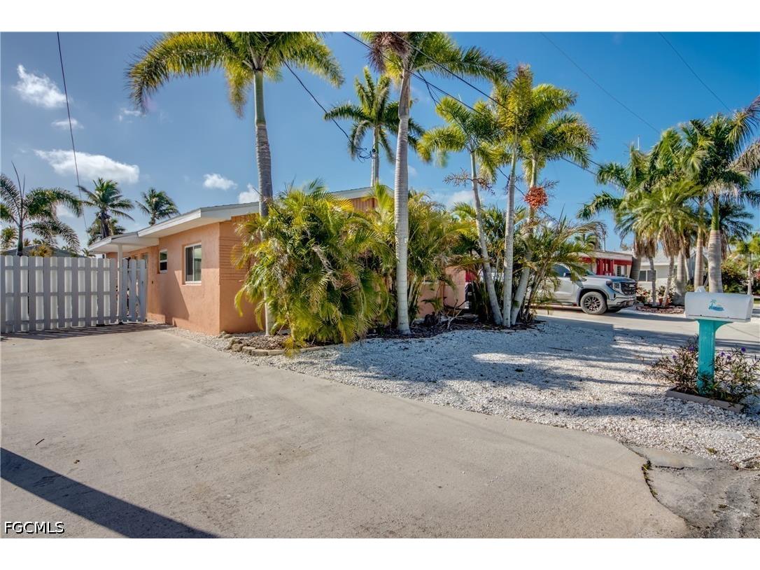 2589 Bayshore Drive Matlacha FL 33993 2026016796 image46