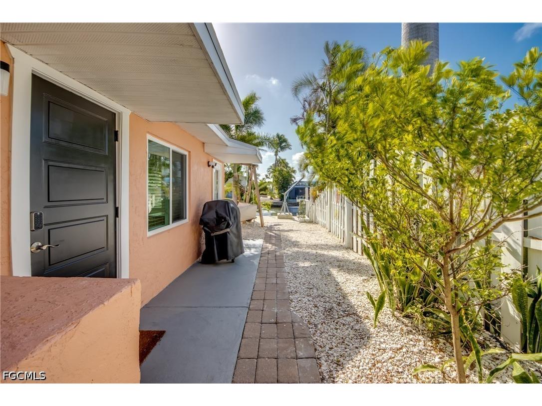 2589 Bayshore Drive Matlacha FL 33993 2026016796 image48