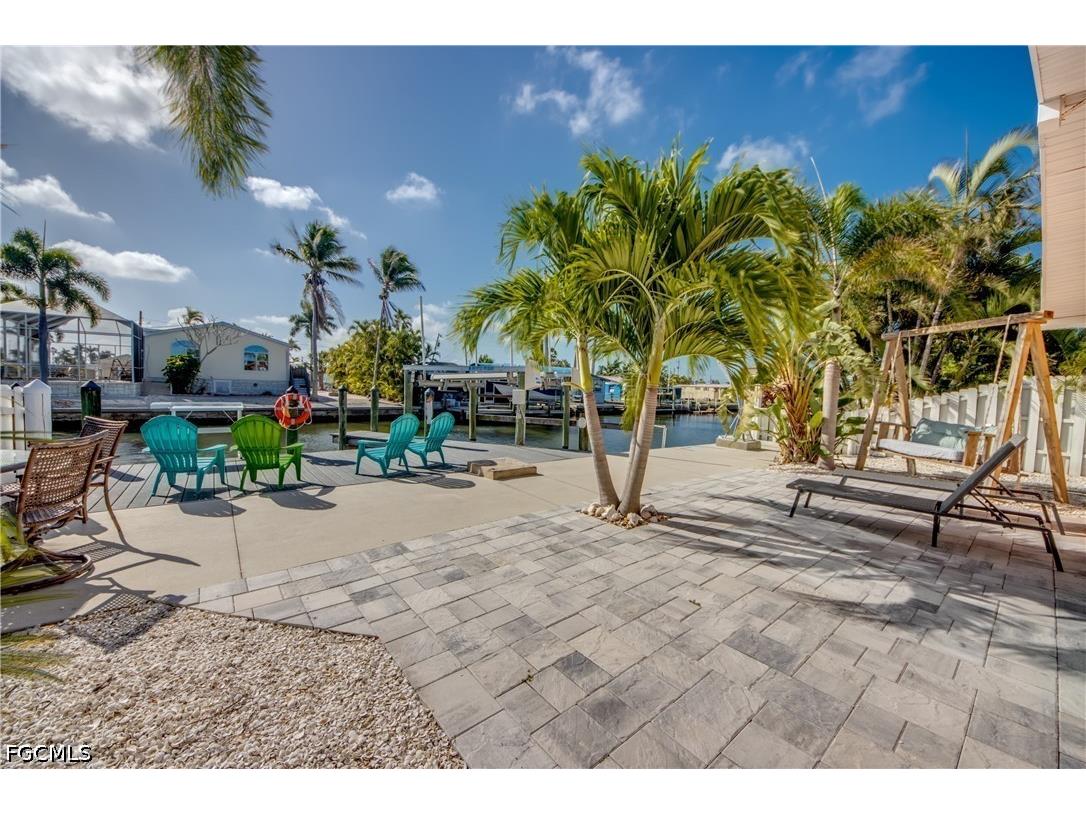 2589 Bayshore Drive Matlacha FL 33993 2026016796 image5