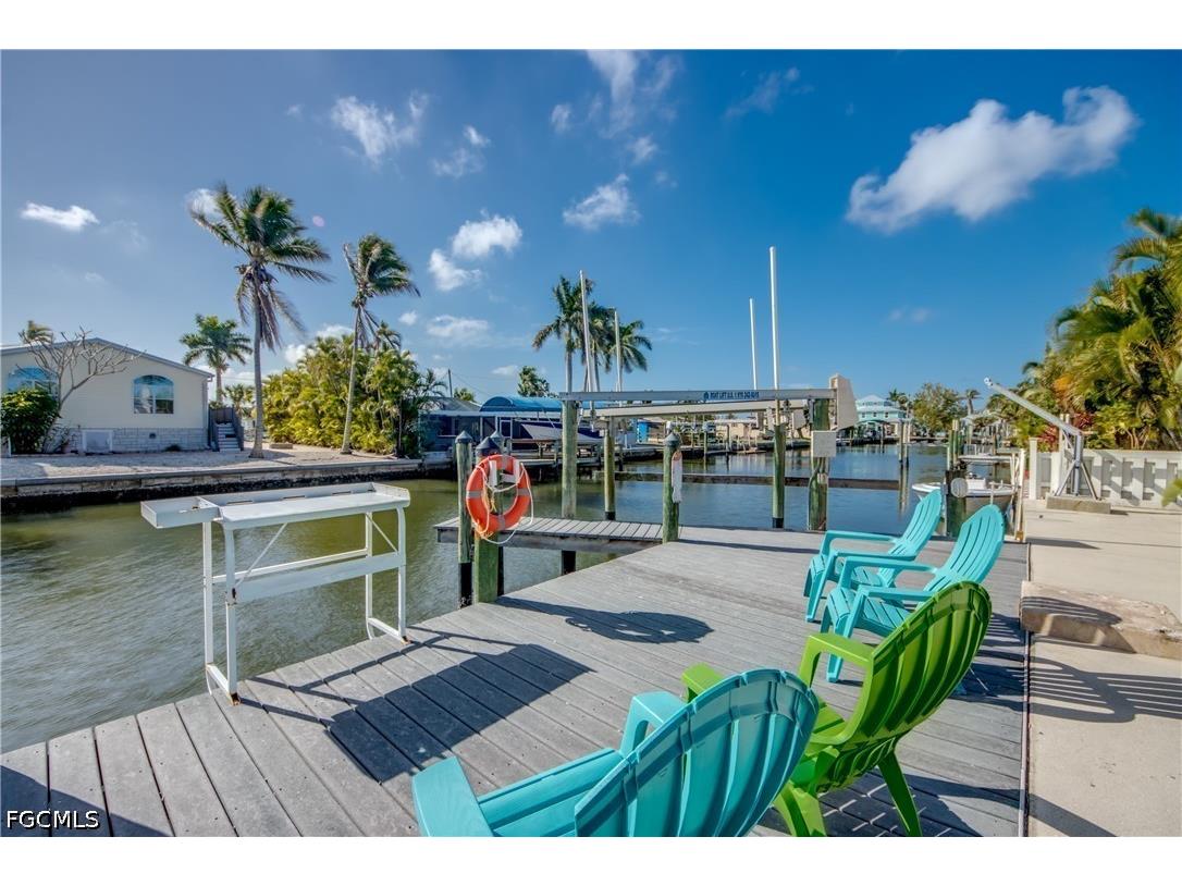2589 Bayshore Drive Matlacha FL 33993 2026016796 image6