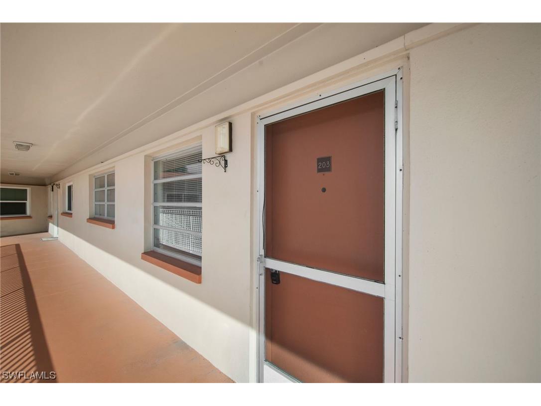 2590 1st Street #203 Fort Myers FL 33901 223095406 image1