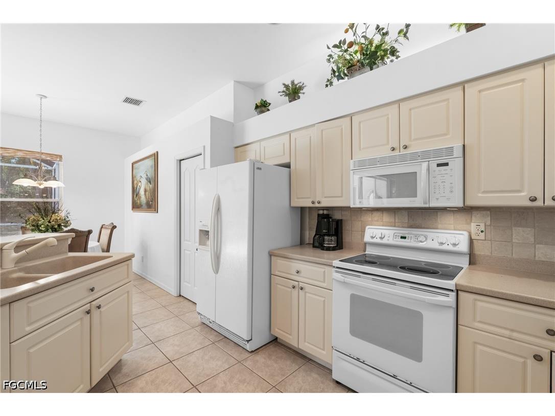 25900 Creekbend Drive Bonita Springs FL 34135 2026014790 image15