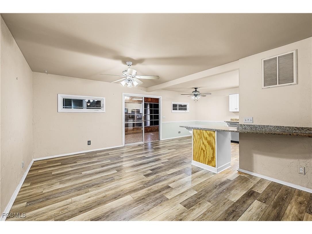2592 York Road Saint James City FL 33956 2025016539 image10