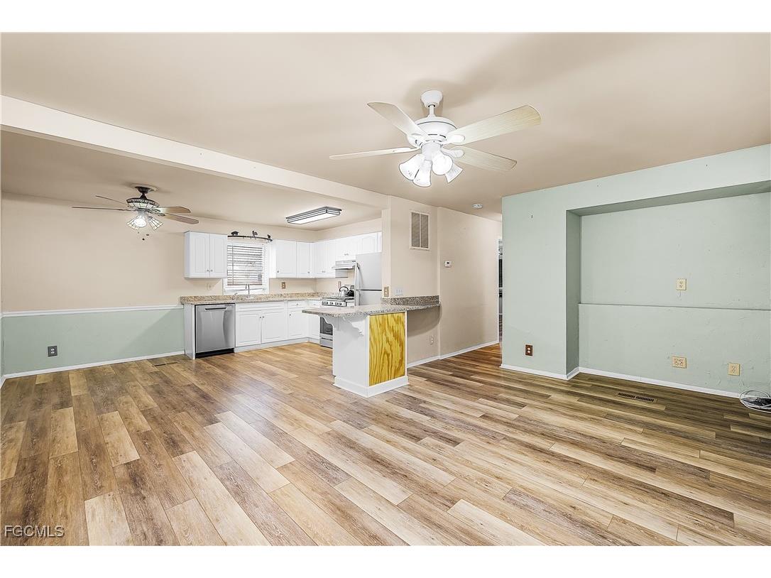 2592 York Road Saint James City FL 33956 2025016539 image11