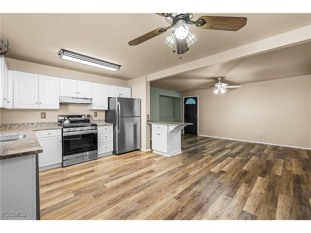 2592 York Road Saint James City FL 33956 2025016539 image12