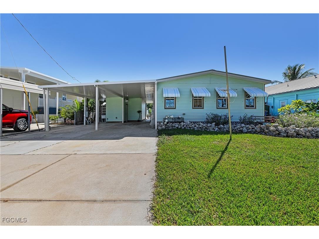 2592 York Road Saint James City FL 33956 2025016539 image2