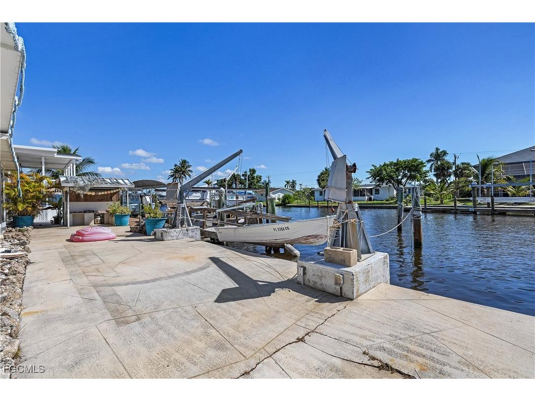 2592 York Road Saint James City FL 33956 2025016539 image8