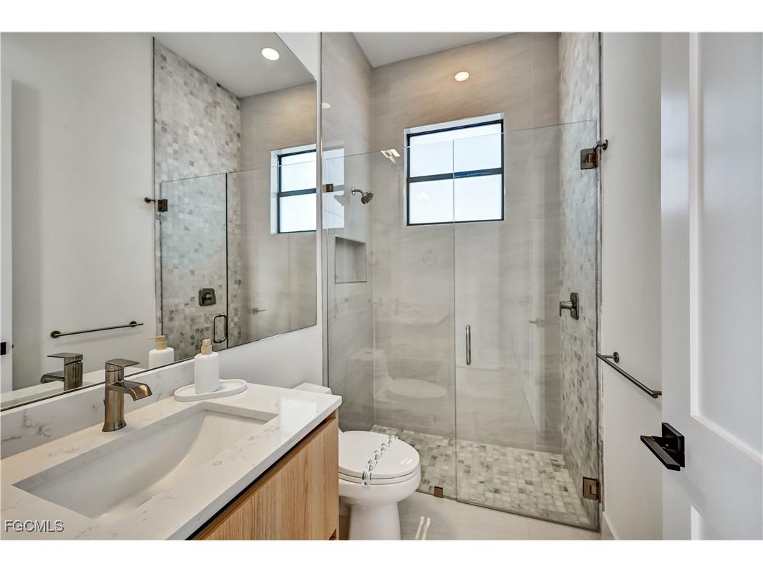 2596 Surfside Boulevard Cape Coral FL 33914 2025016755 image23