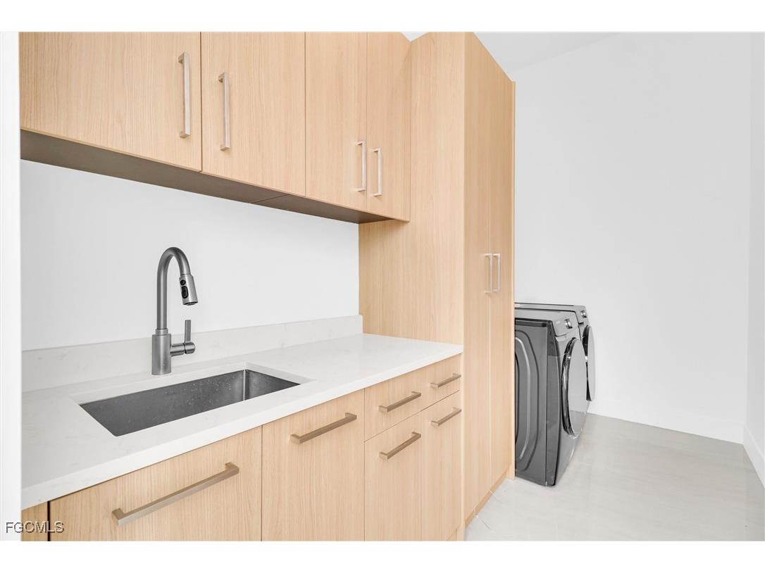 2596 Surfside Boulevard Cape Coral FL 33914 2025016755 image31