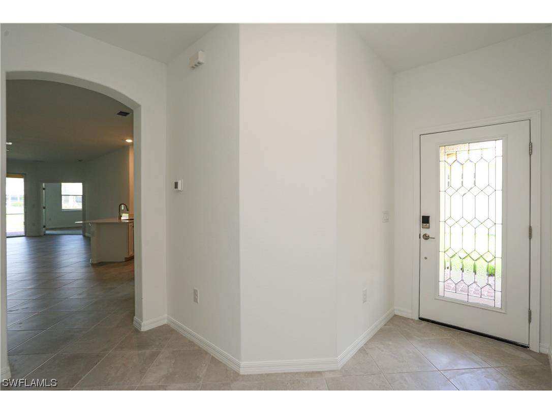 2599 Vine Avenue Naples FL 34120 223055415 image1