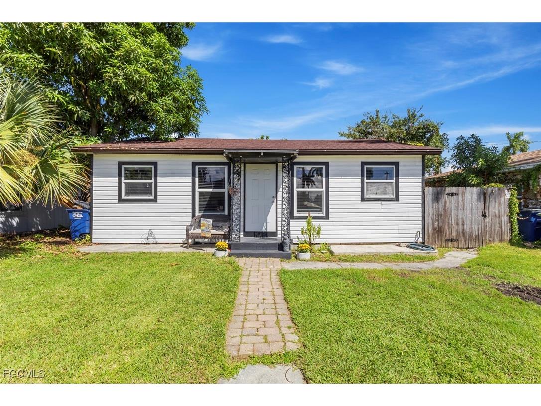 26 Cypress Street North Fort Myers FL 33903 2025013983 image1
