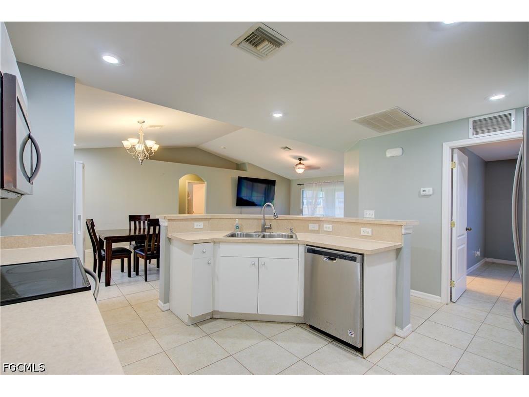 26 NE 8th Terrace Cape Coral FL 33909 2026020547 image10
