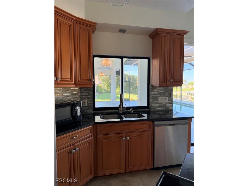 26 SE 13th Avenue Cape Coral FL 33990 2025006565 image5