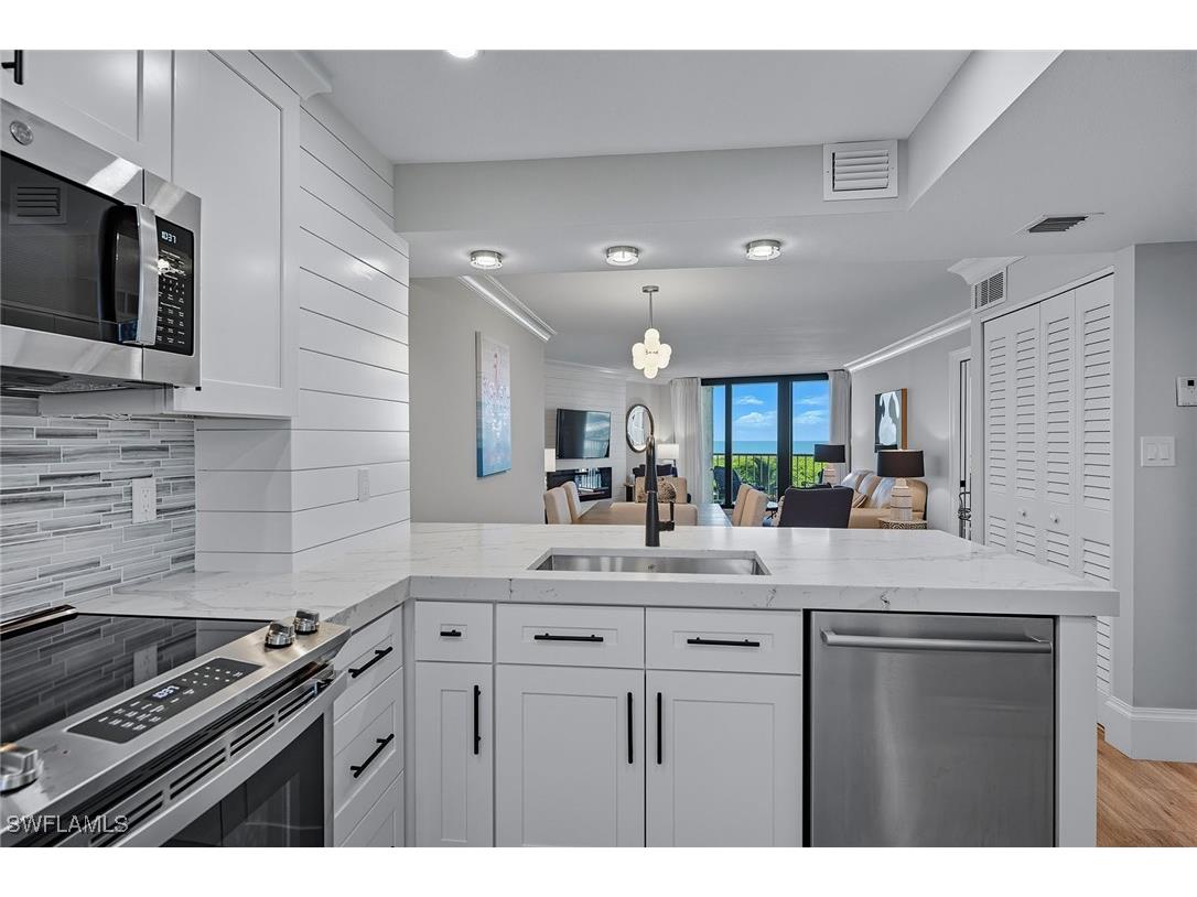 260 Seaview Court #601 Marco Island FL 34145 225072986 image5