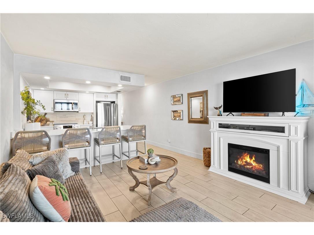 260 Southbay Drive #107 Naples FL 34108 225082030 image1