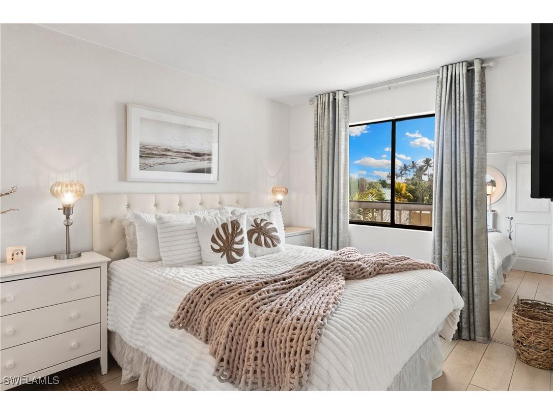 260 Southbay Drive #107 Naples FL 34108 225082030 image2