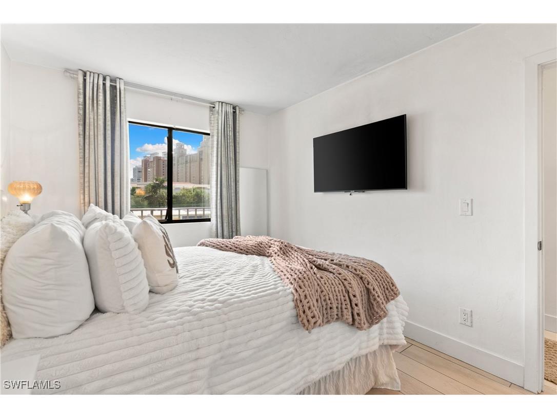 260 Southbay Drive #107 Naples FL 34108 225082030 image3